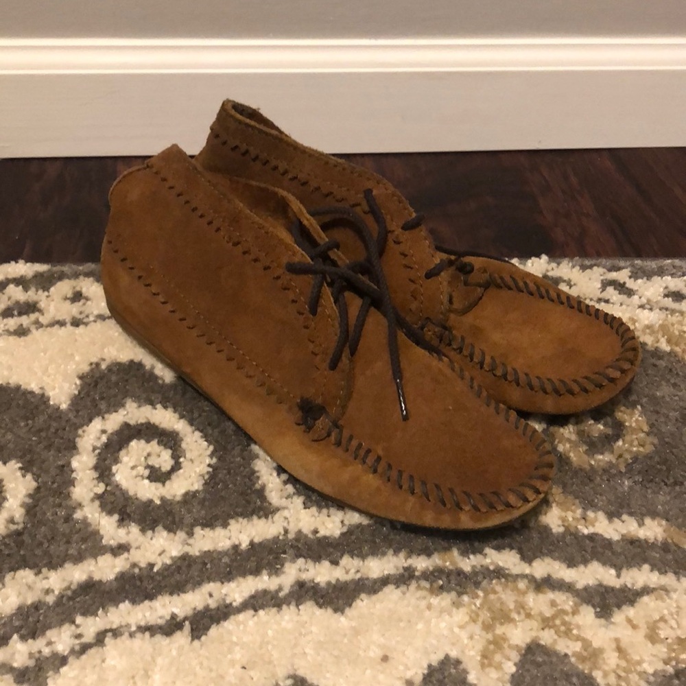 Minnetonka suede ankle boot. Women’s size 9.5